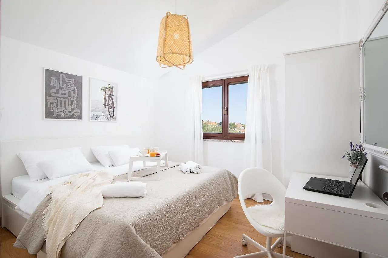 Cesare Apartment, With Swimming Pool And Sea View Liznjan